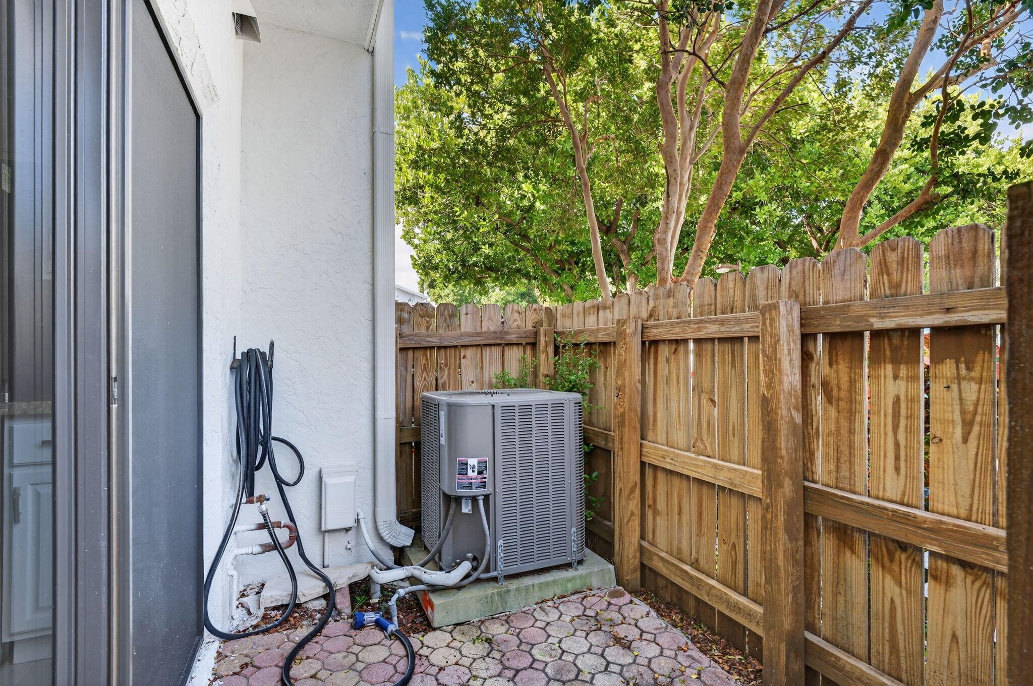 TOWNHOMES OF LIGHTHOUSE P - Residential