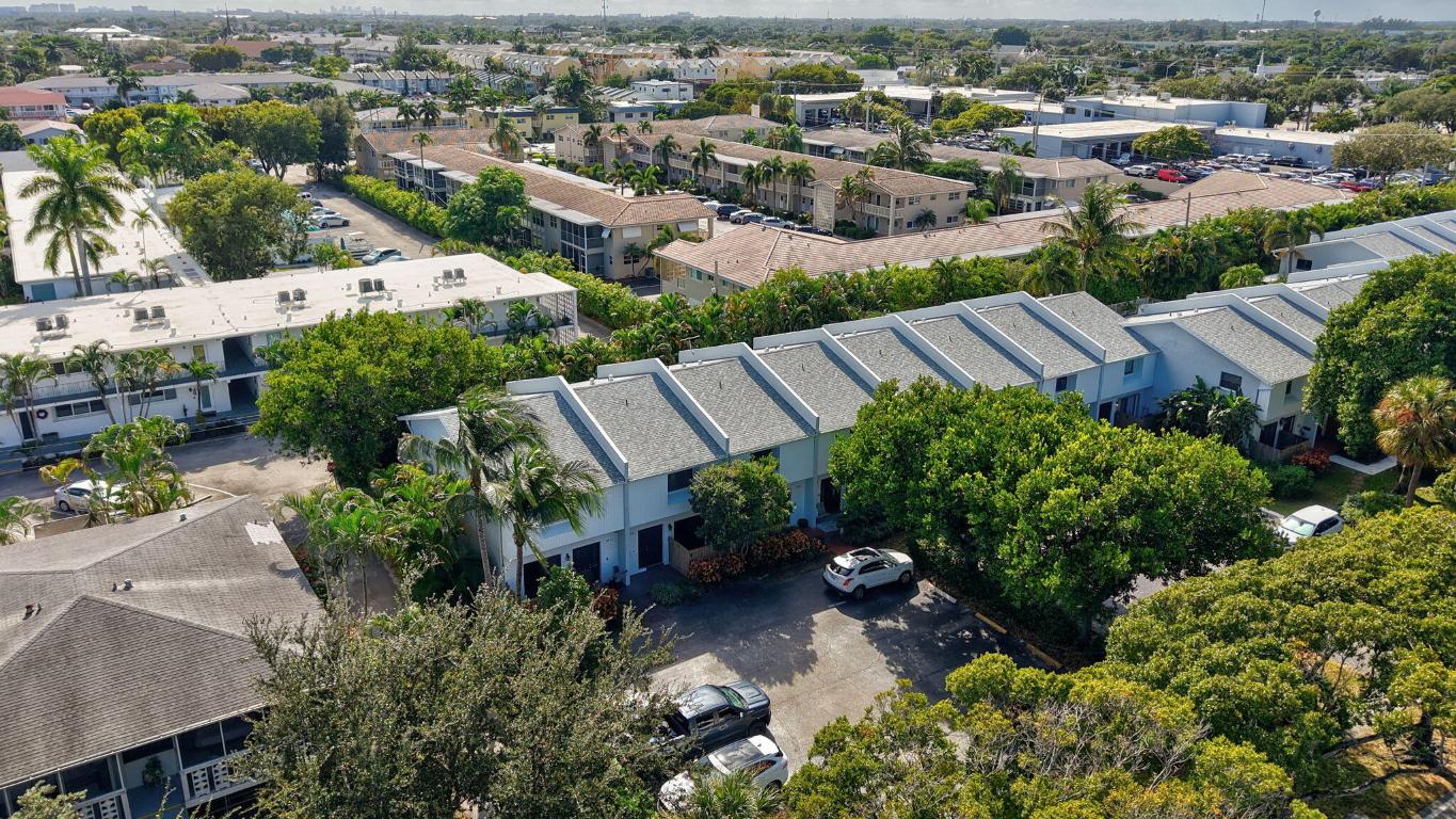 TOWNHOMES OF LIGHTHOUSE POINT - Residential