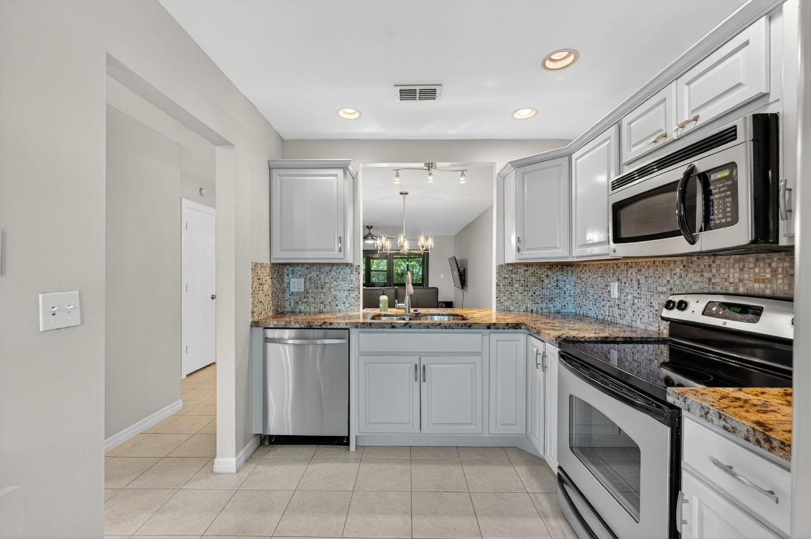 TOWNHOMES OF LIGHTHOUSE POINT - Residential