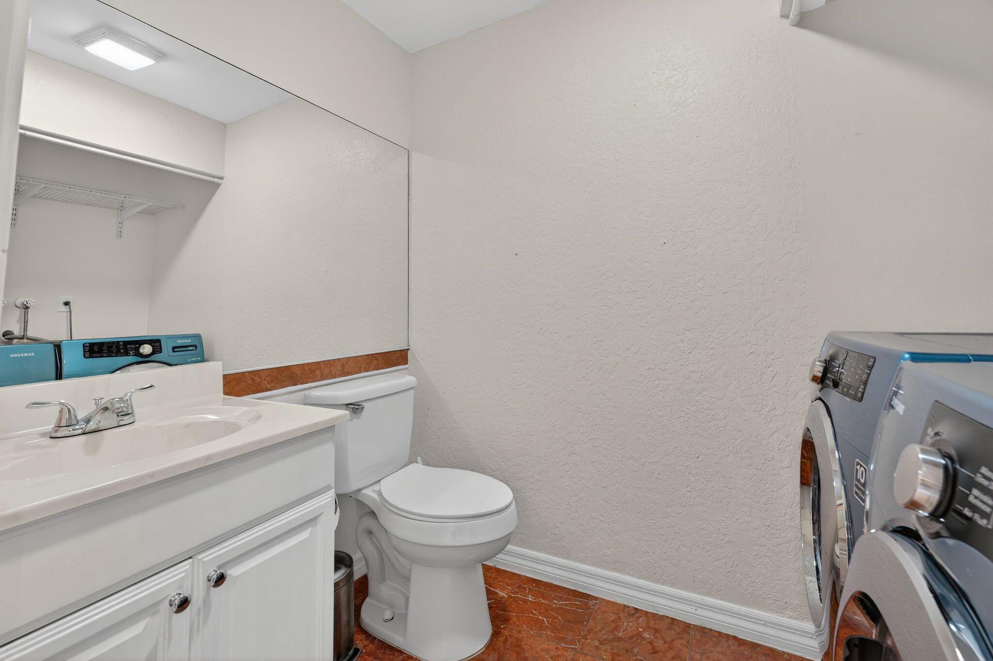 TOWNHOMES OF LIGHTHOUSE P - Residential