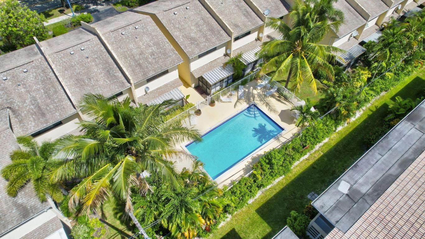 TOWNHOMES OF LIGHTHOUSE POINT - Residential