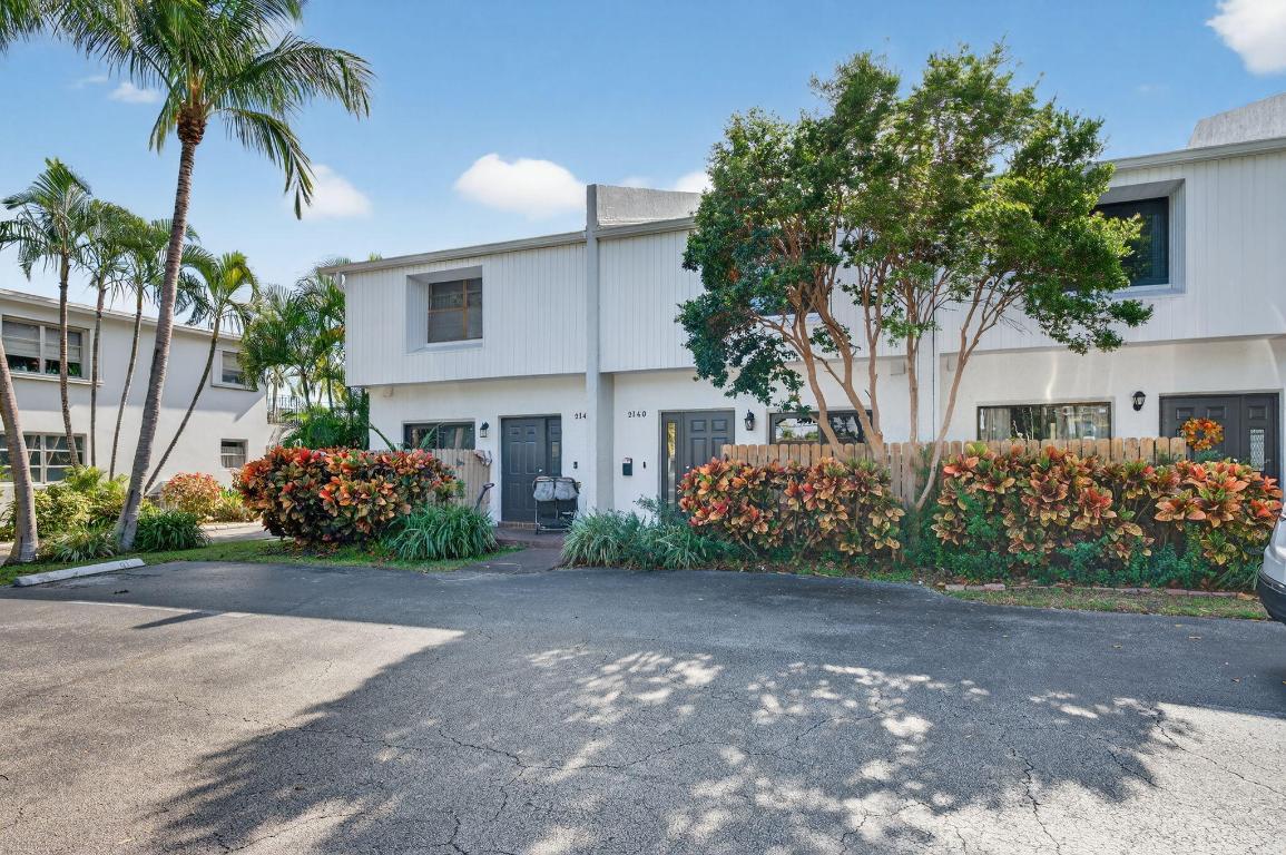 TOWNHOMES OF LIGHTHOUSE POINT - Residential