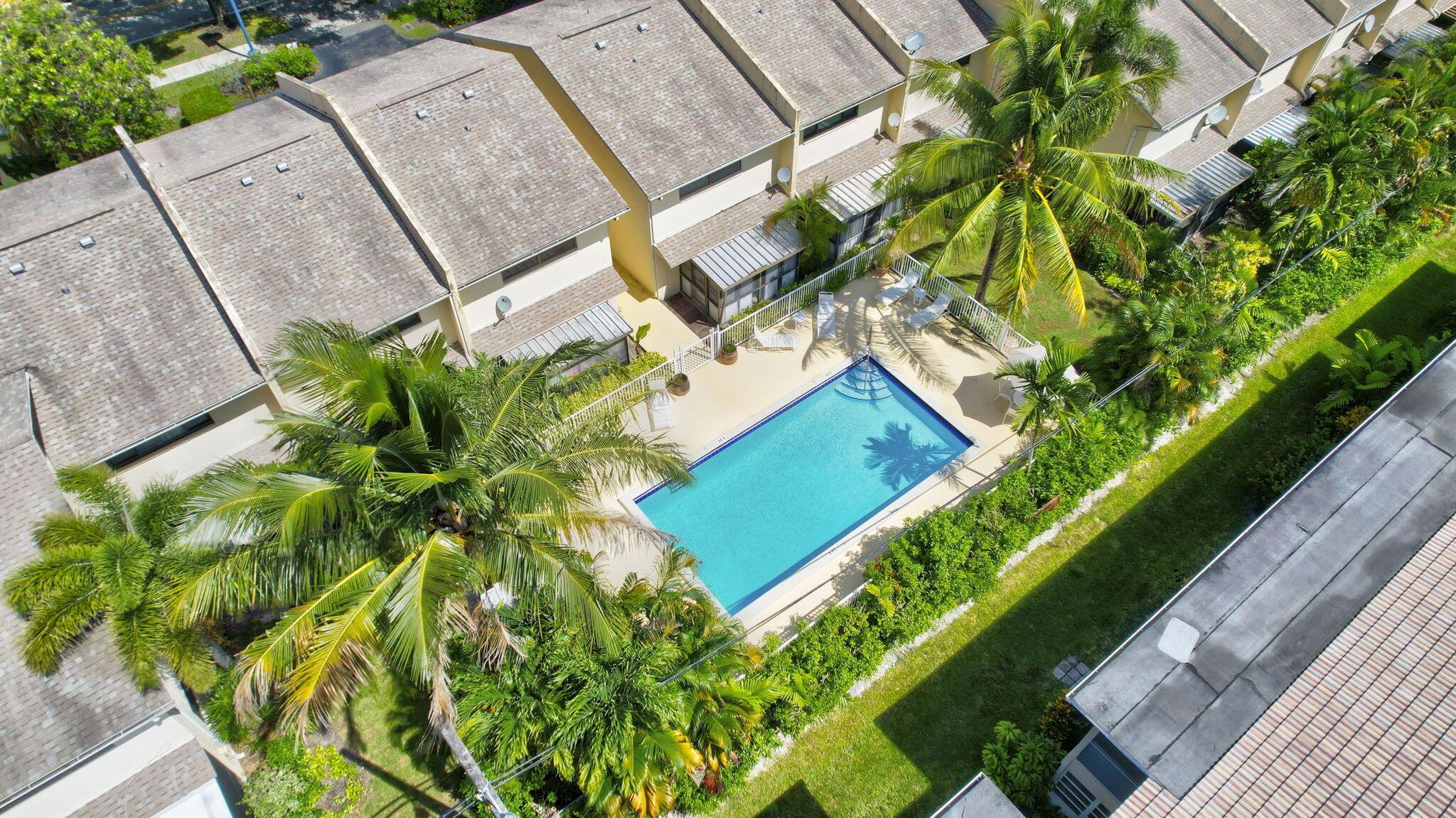 TOWNHOMES OF LIGHTHOUSE P - Residential