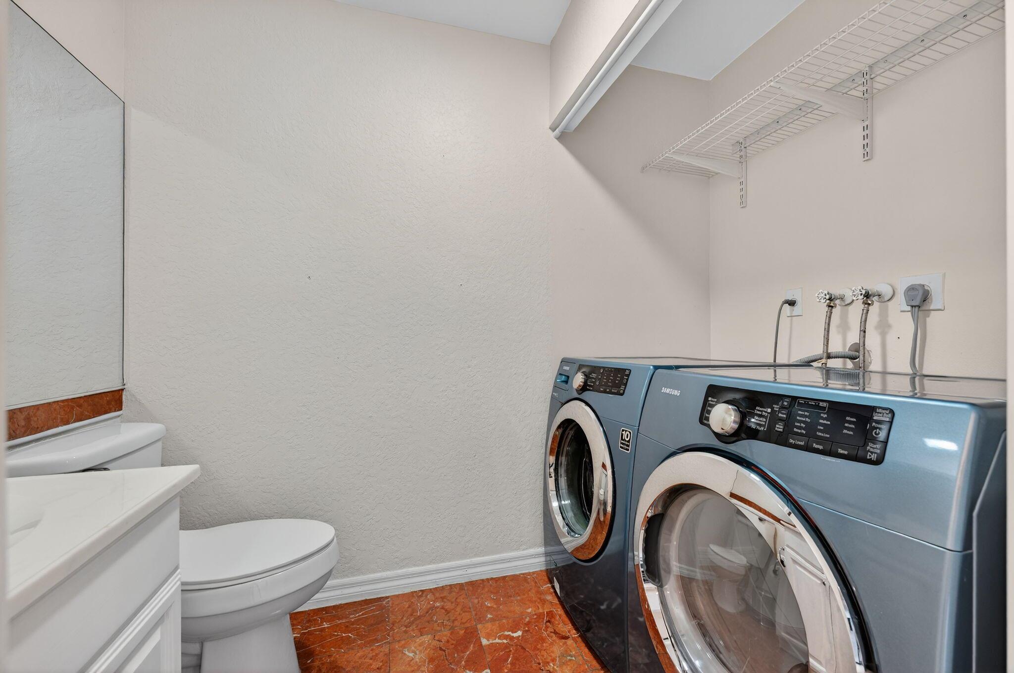 TOWNHOMES OF LIGHTHOUSE P - Residential