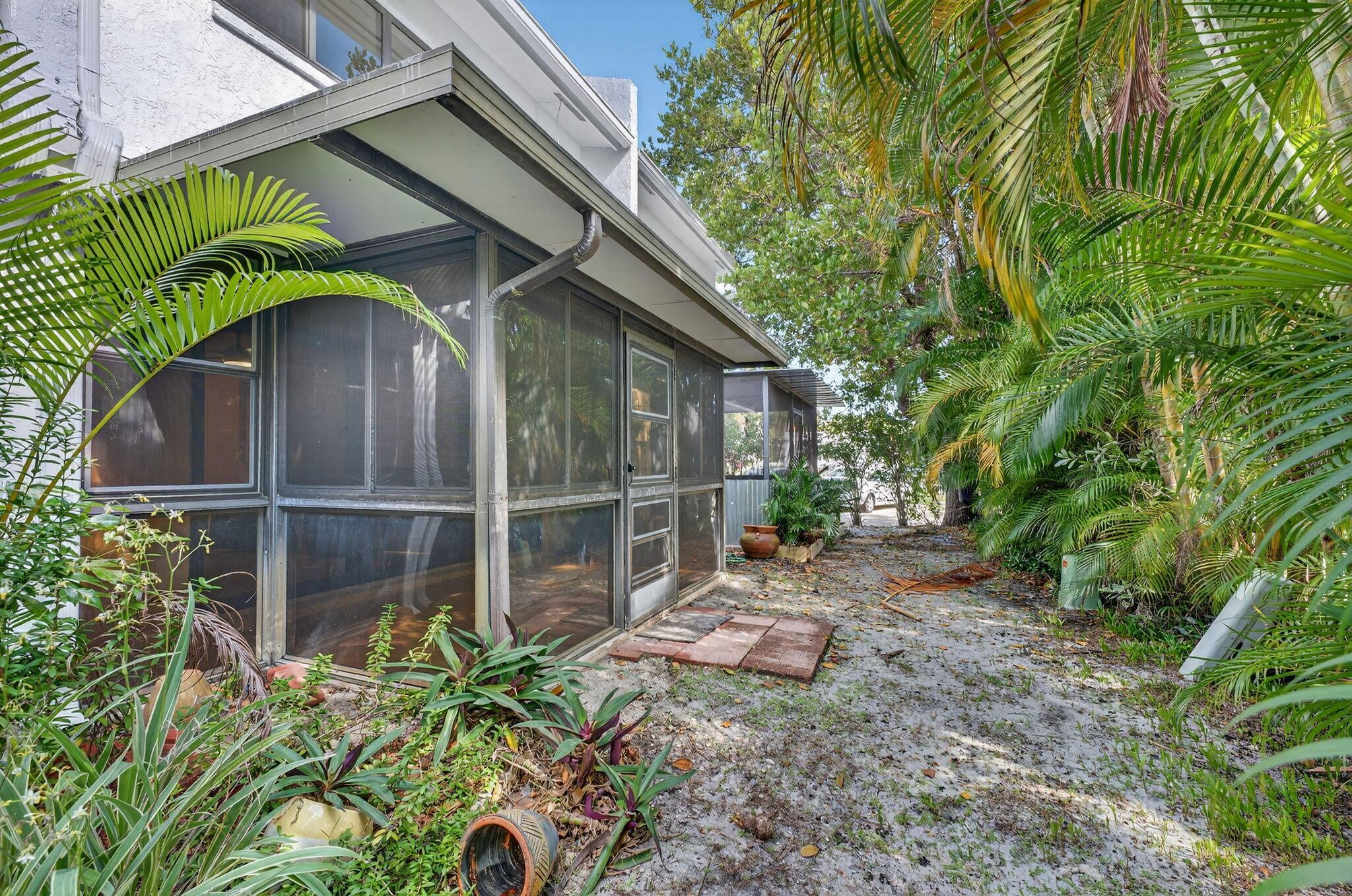 TOWNHOMES OF LIGHTHOUSE P - Residential