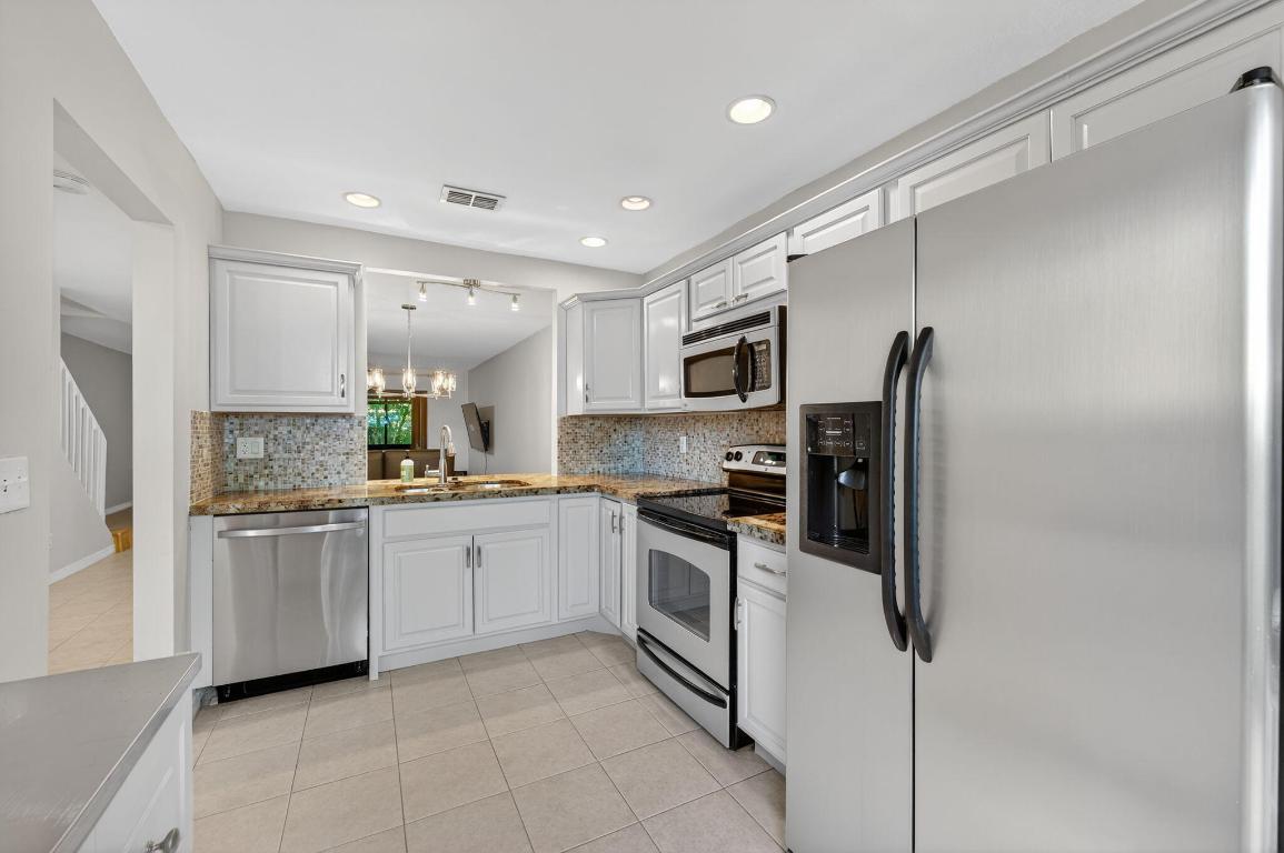 TOWNHOMES OF LIGHTHOUSE POINT - Residential