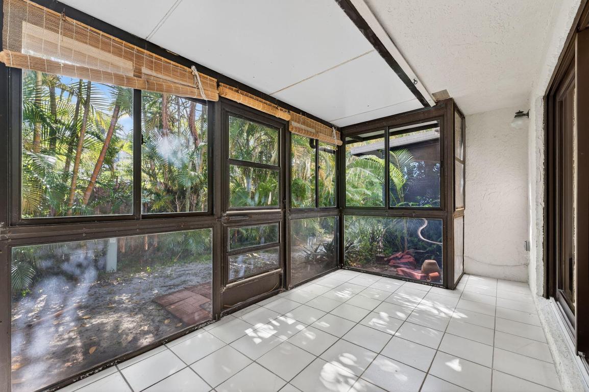 TOWNHOMES OF LIGHTHOUSE POINT - Residential