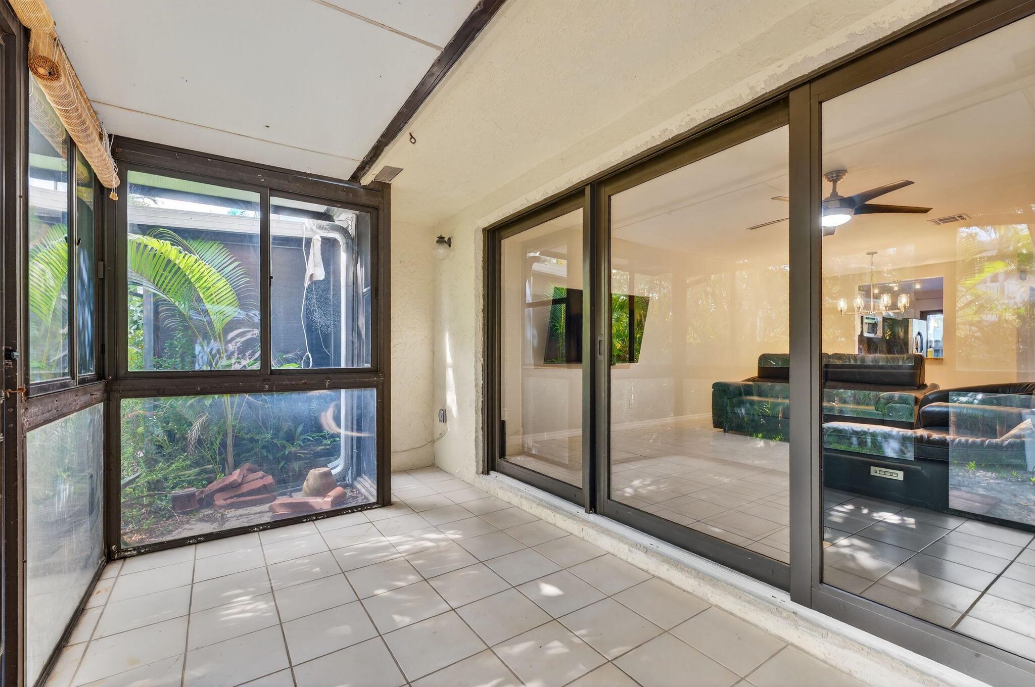 TOWNHOMES OF LIGHTHOUSE P - Residential