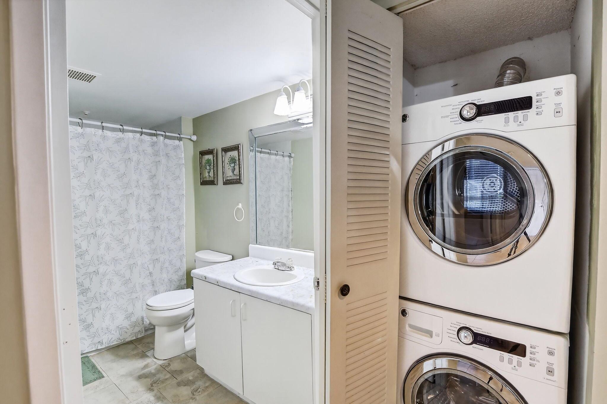 IVANHOE EAST AT CENTURY V - Residential Lease