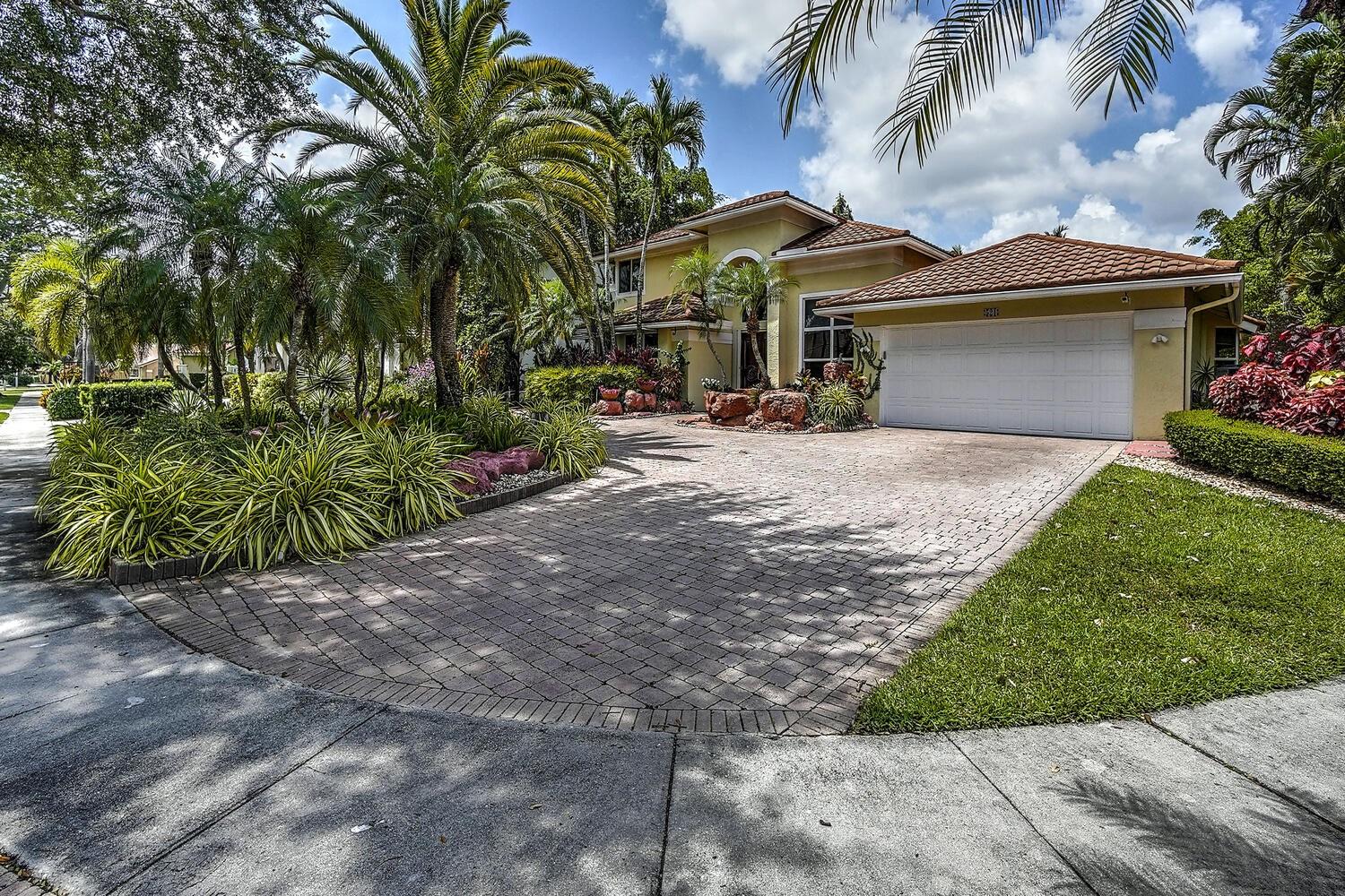 521 NW 107th Ave