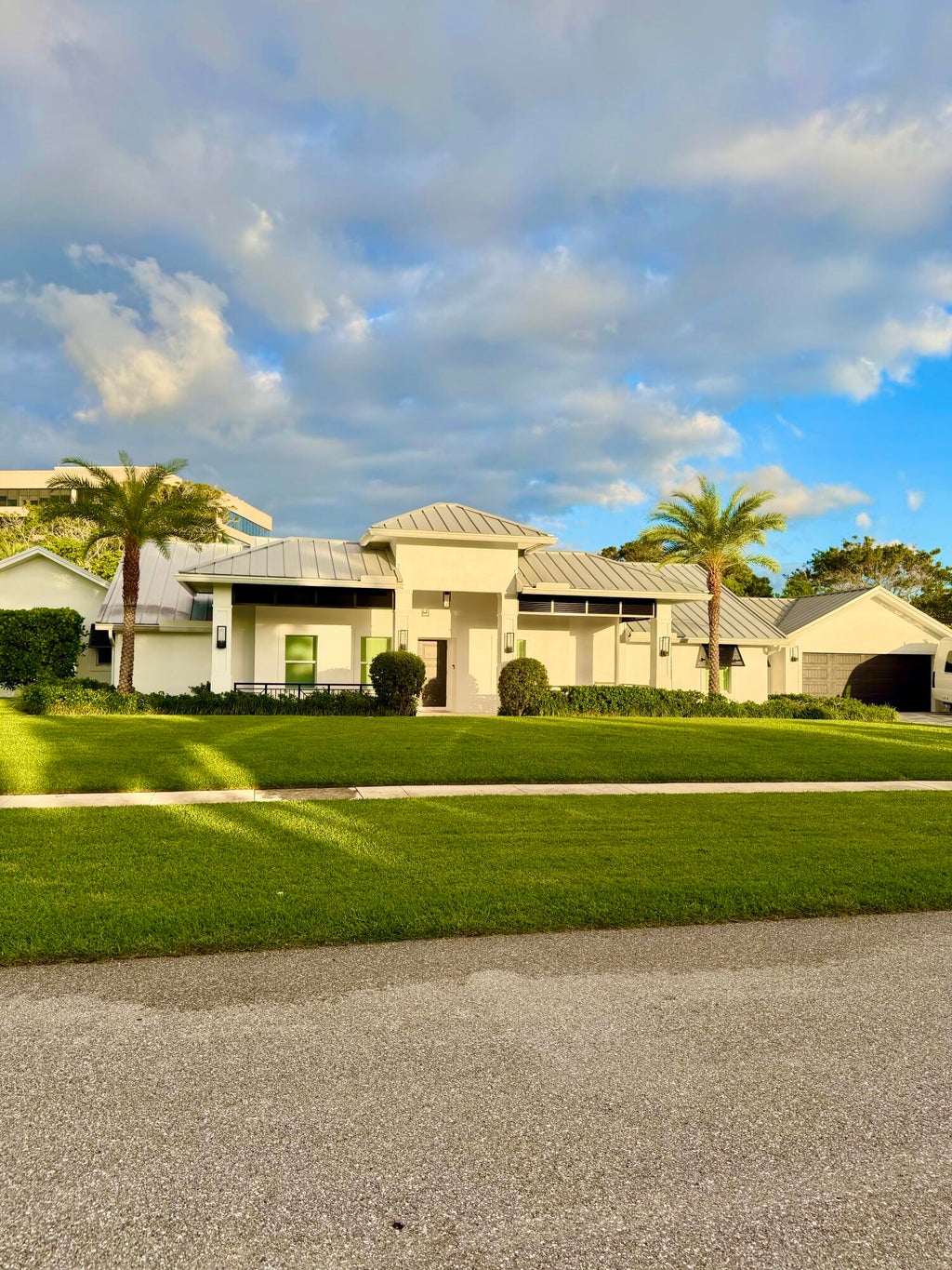 Photo of 11863 LAKE SHORE Place, Palm Beach Gardens, FL 33408 (MLS # B26058986)
