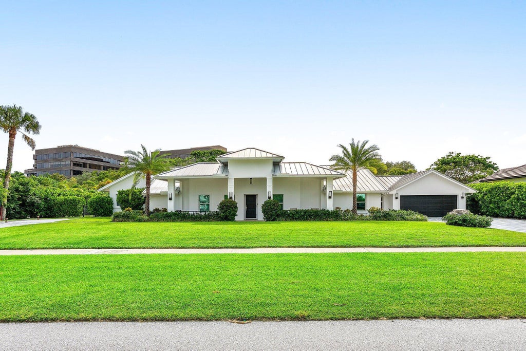 Photo of 11863 LAKE SHORE Place, Palm Beach Gardens, FL 33408 (MLS # B26058986)