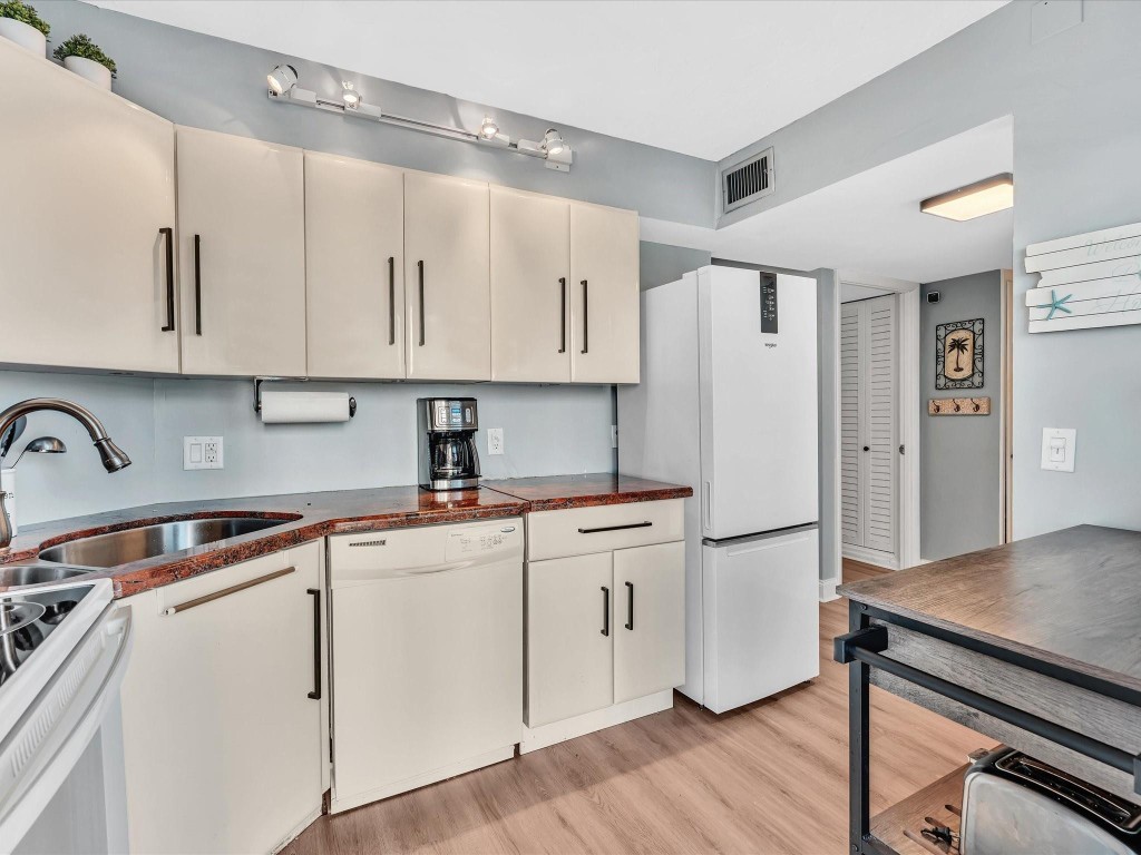 Granada House Condominium - Residential