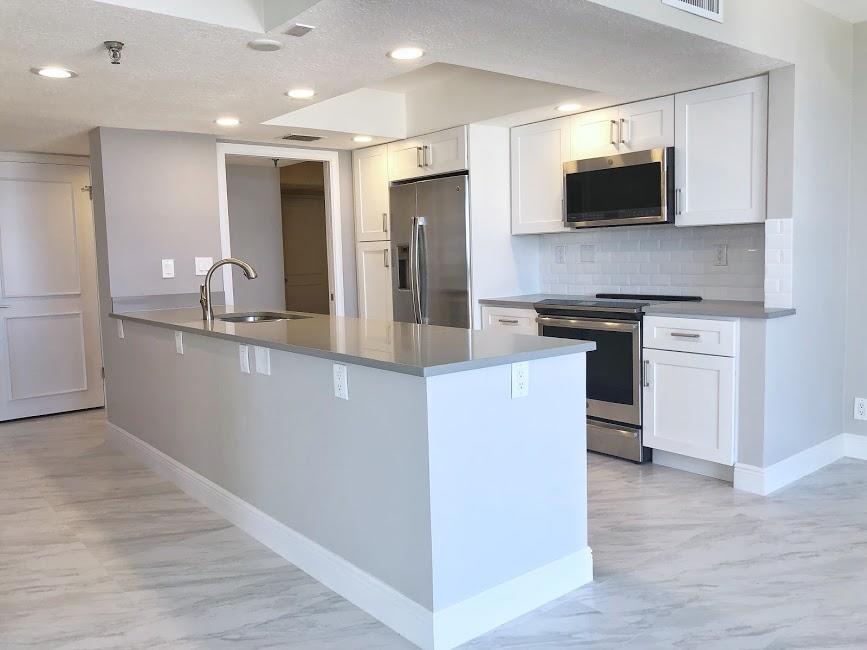 115 Lakeshore Drive 746