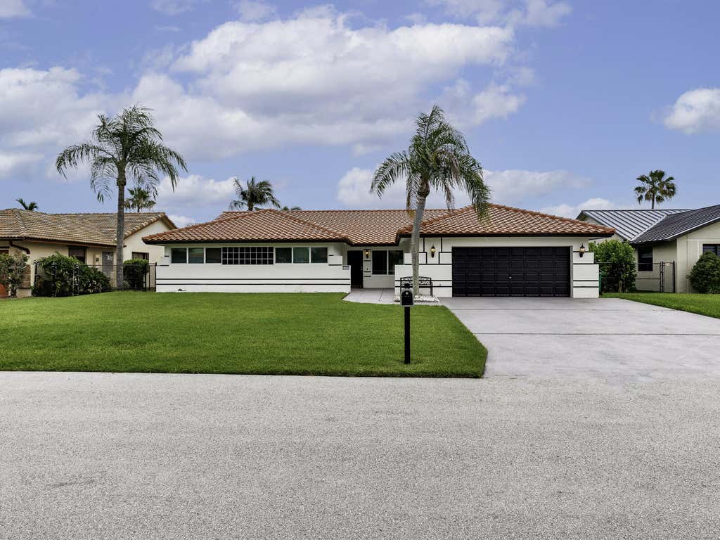Photo of 6440 Olde Moat Way, Davie, FL 33331 (MLS # B26036114)