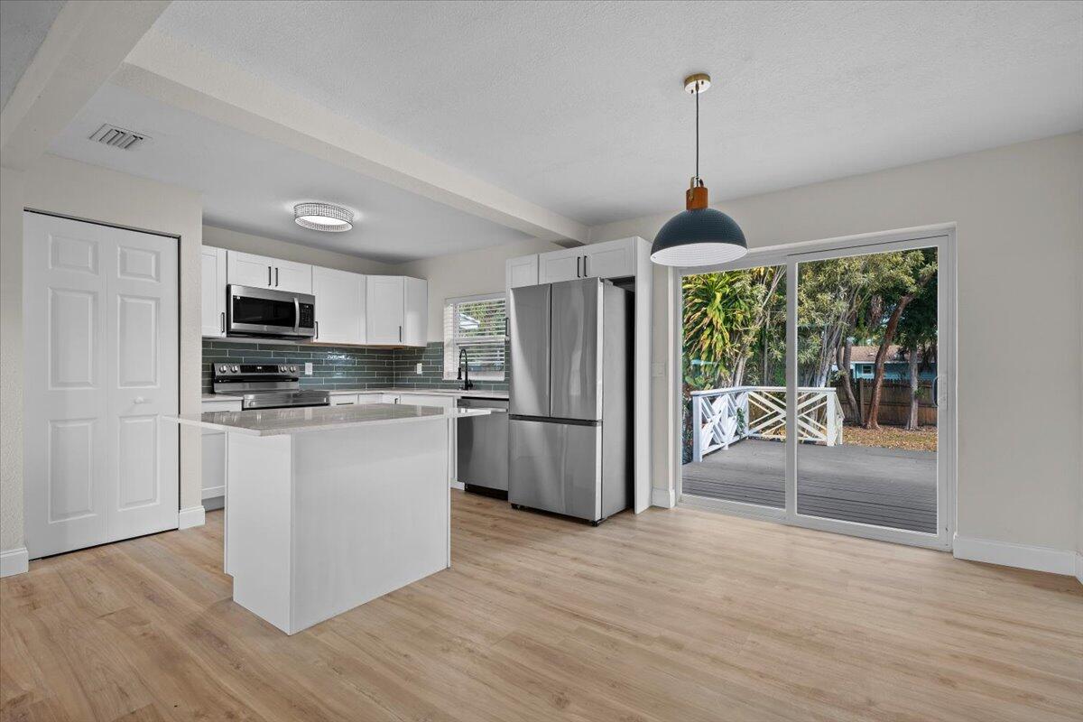 LAKE PARK MANOR - Residential