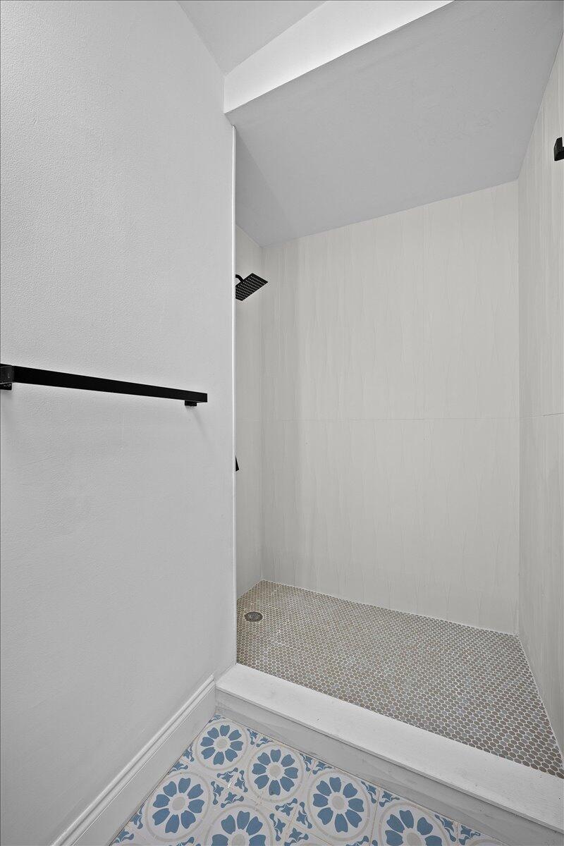 LAKE PARK MANOR - Residential