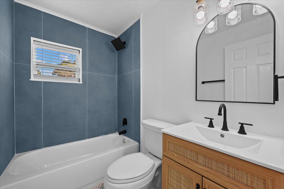 LAKE PARK MANOR - Residential