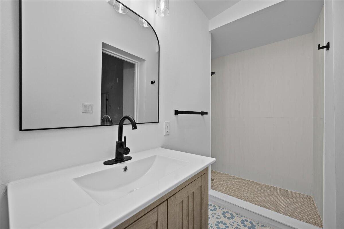 LAKE PARK MANOR - Residential