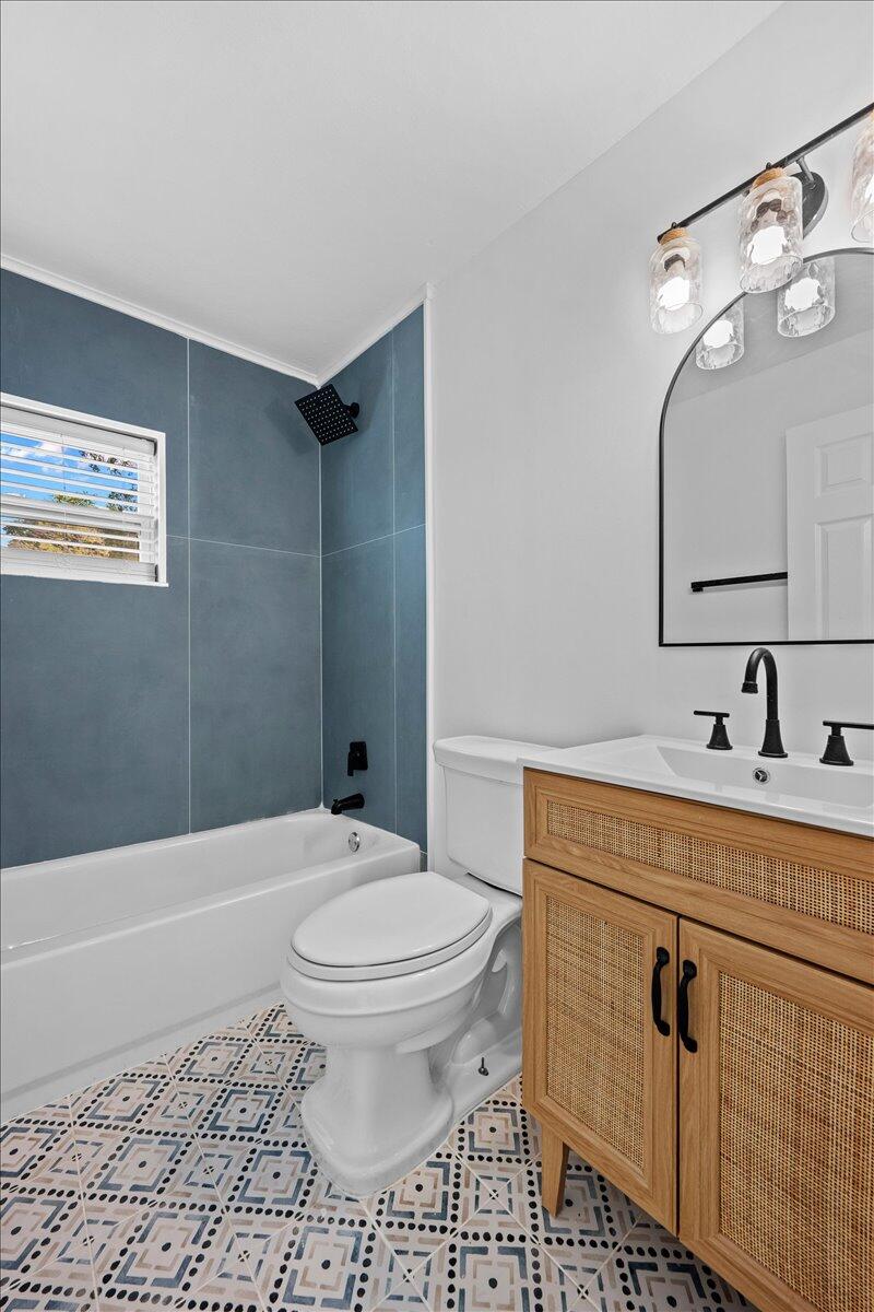 LAKE PARK MANOR - Residential