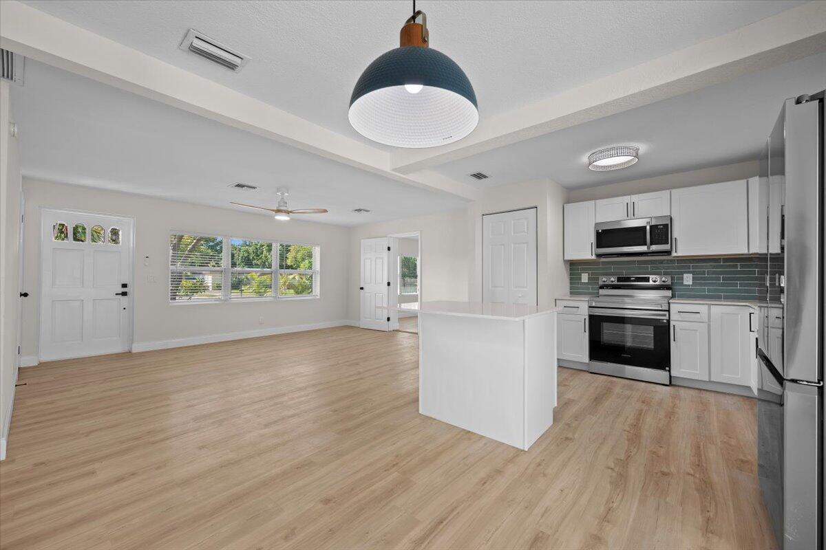 LAKE PARK MANOR - Residential