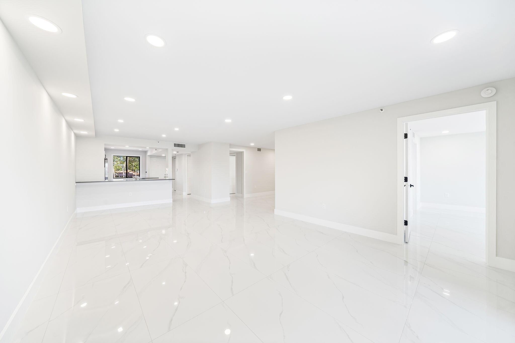 HUNTINGTON POINTE - Residential