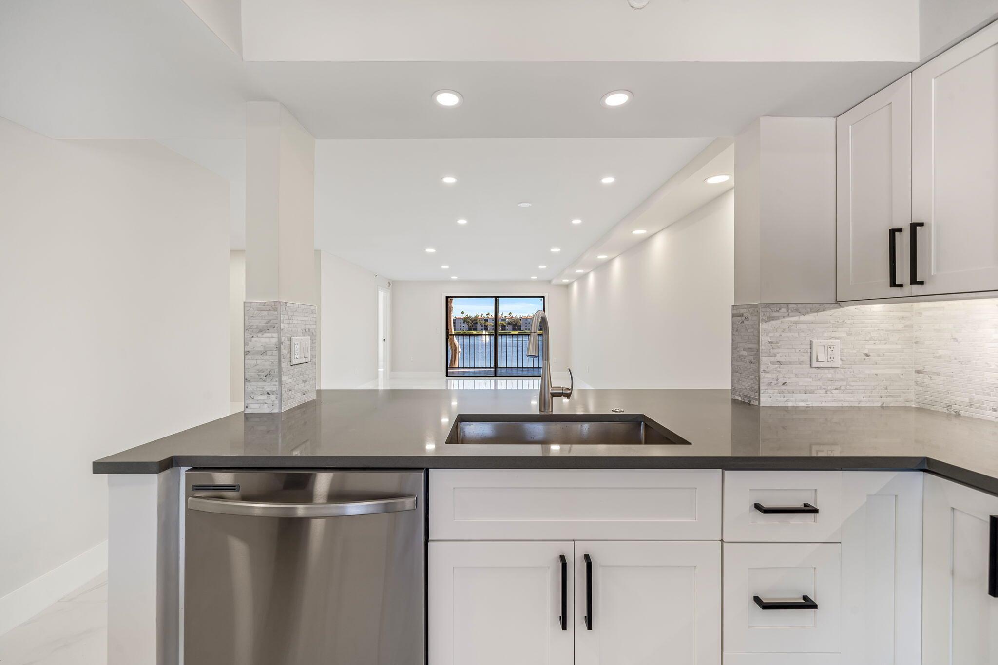 HUNTINGTON POINTE - Residential