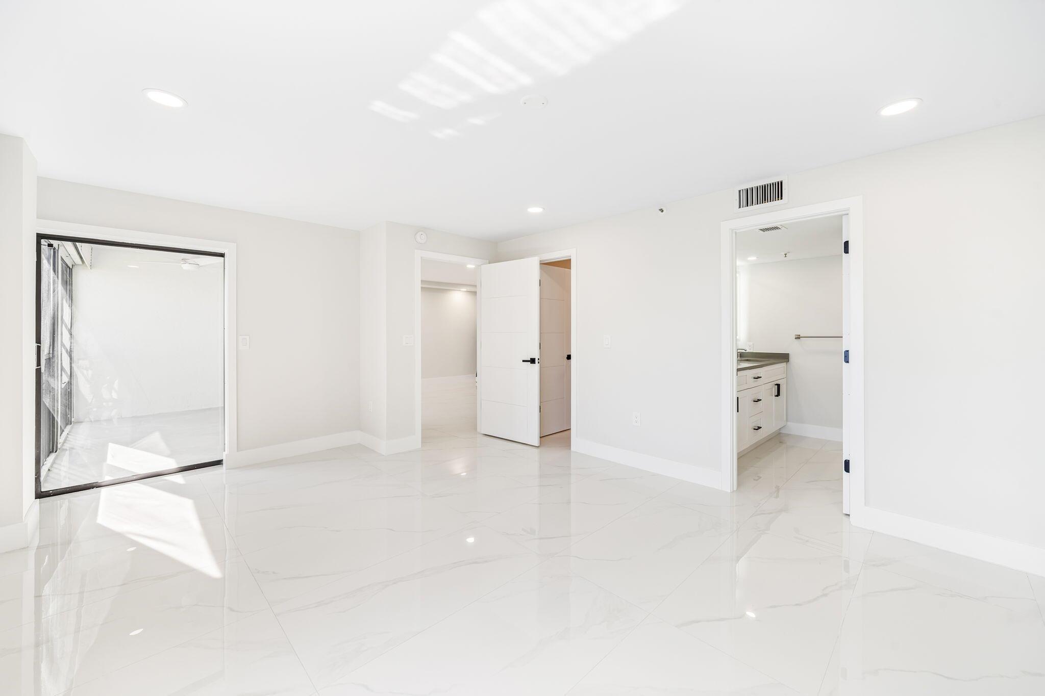 HUNTINGTON POINTE - Residential