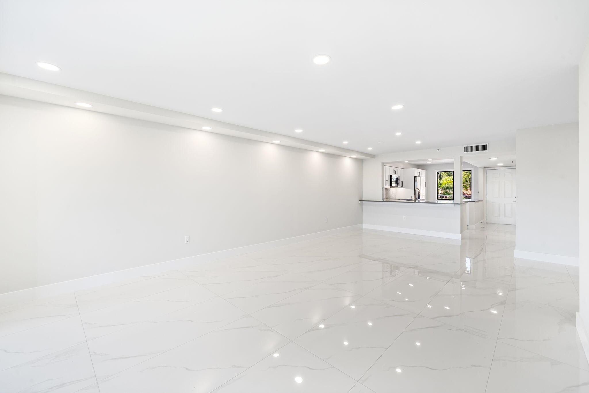 HUNTINGTON POINTE - Residential