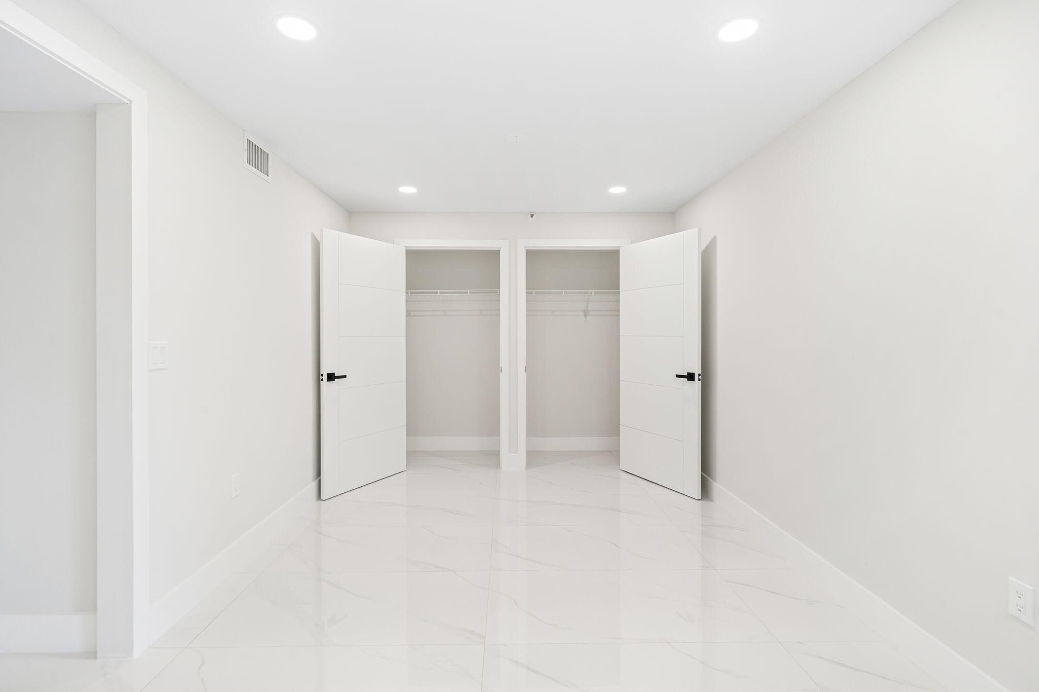 HUNTINGTON POINTE - Residential