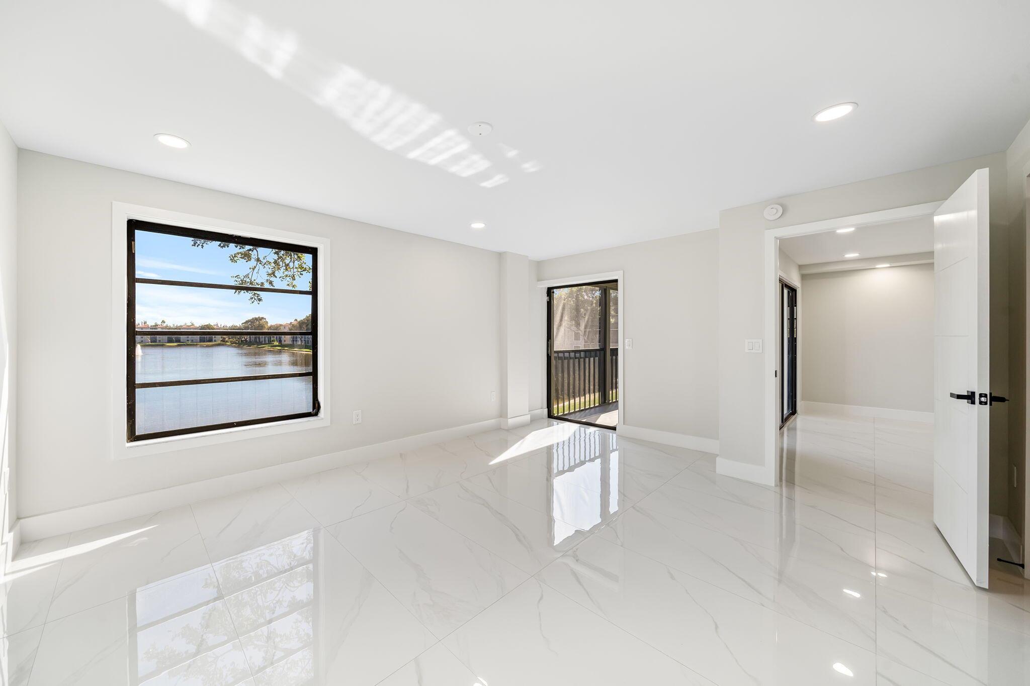 HUNTINGTON POINTE - Residential