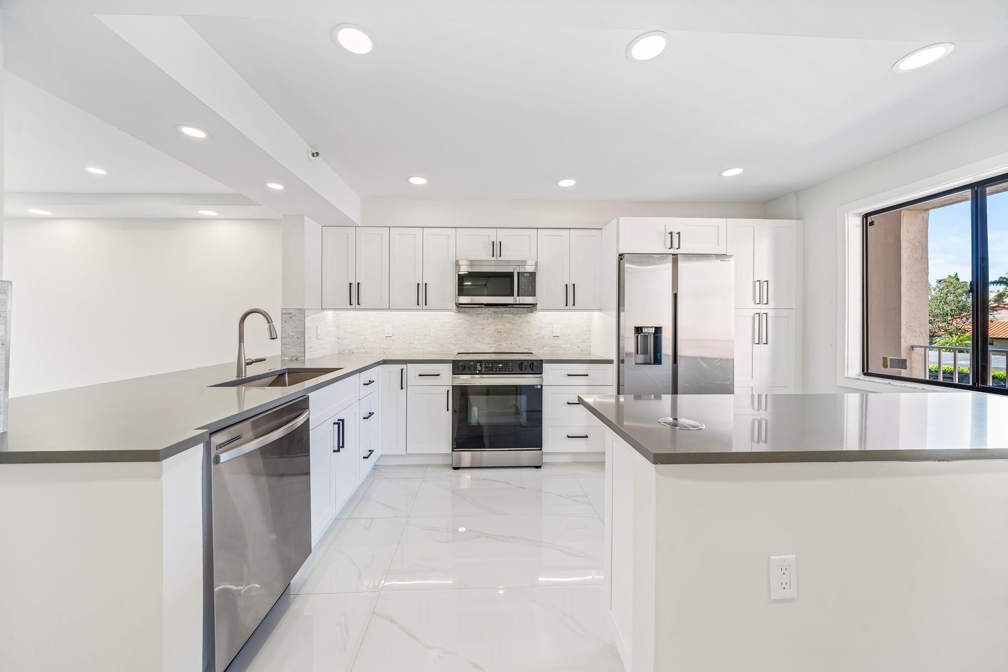 HUNTINGTON POINTE - Residential