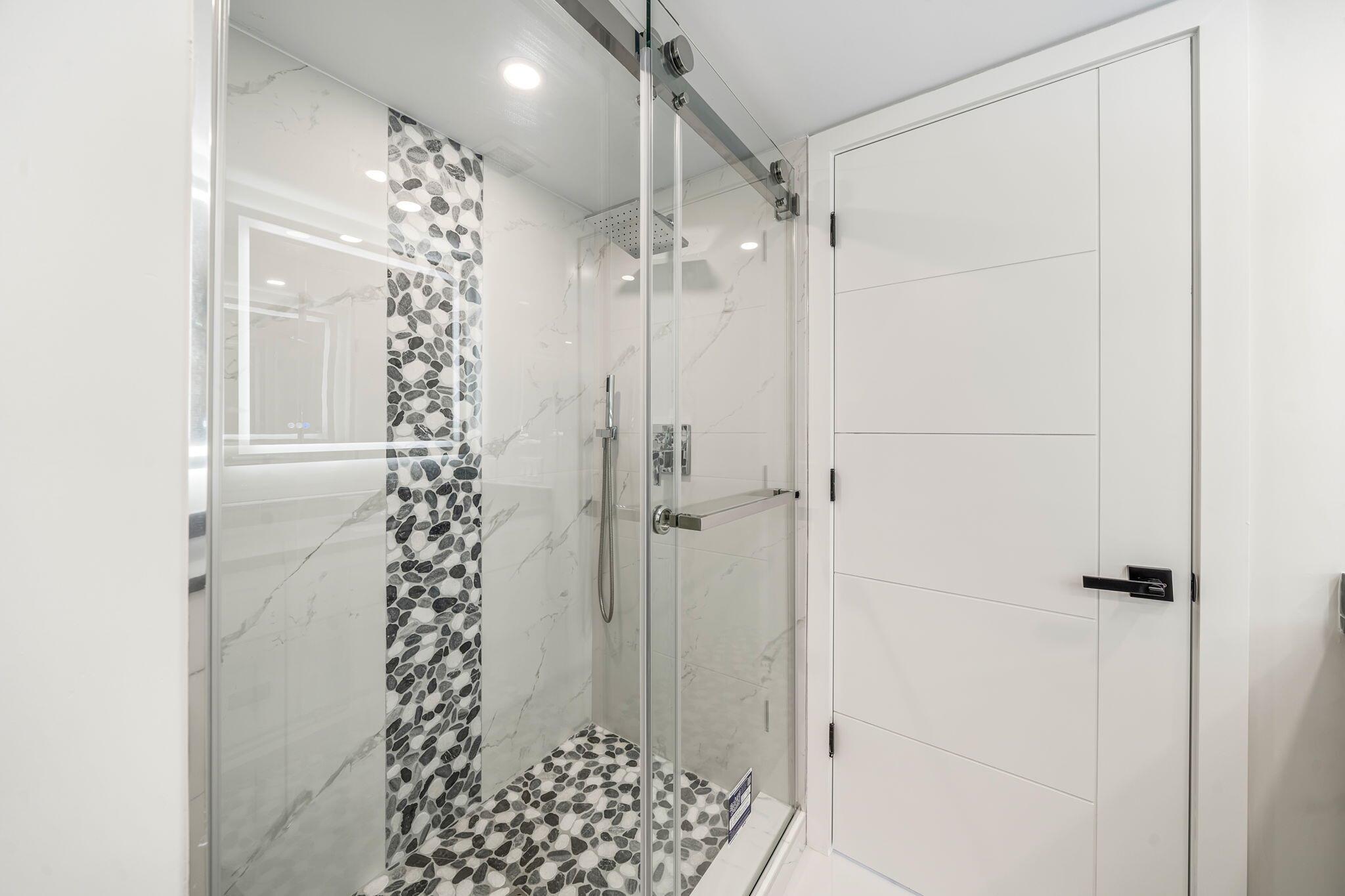 HUNTINGTON POINTE - Residential