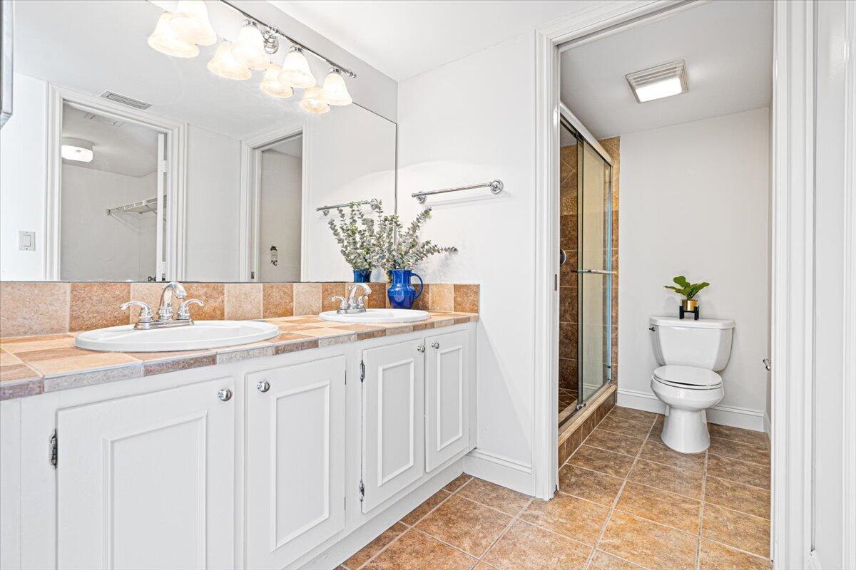 PARK SQUARE CONDO (AKA COUNTRY MEADOWS CONDO) - Residential