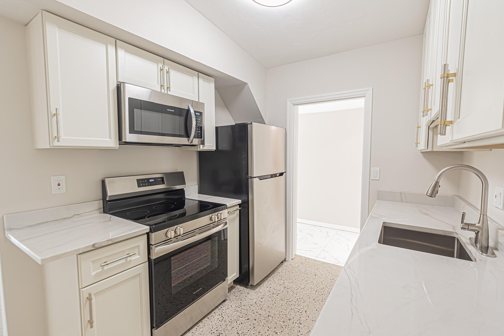 313 S 21st Street, Fort Pierce, FL, 34950/$289,000 4 313 S 21st Street