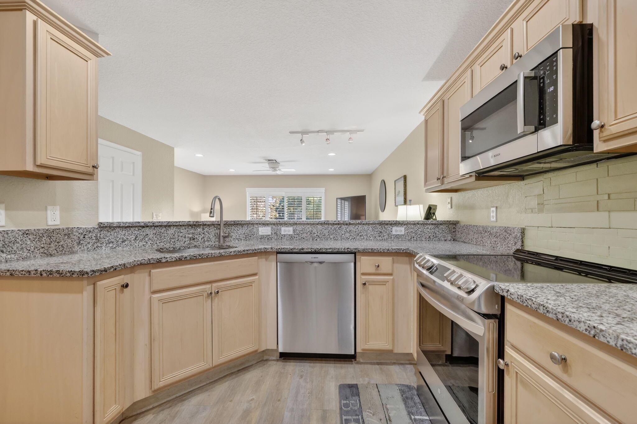 LEXINGTON LAKES - Residential