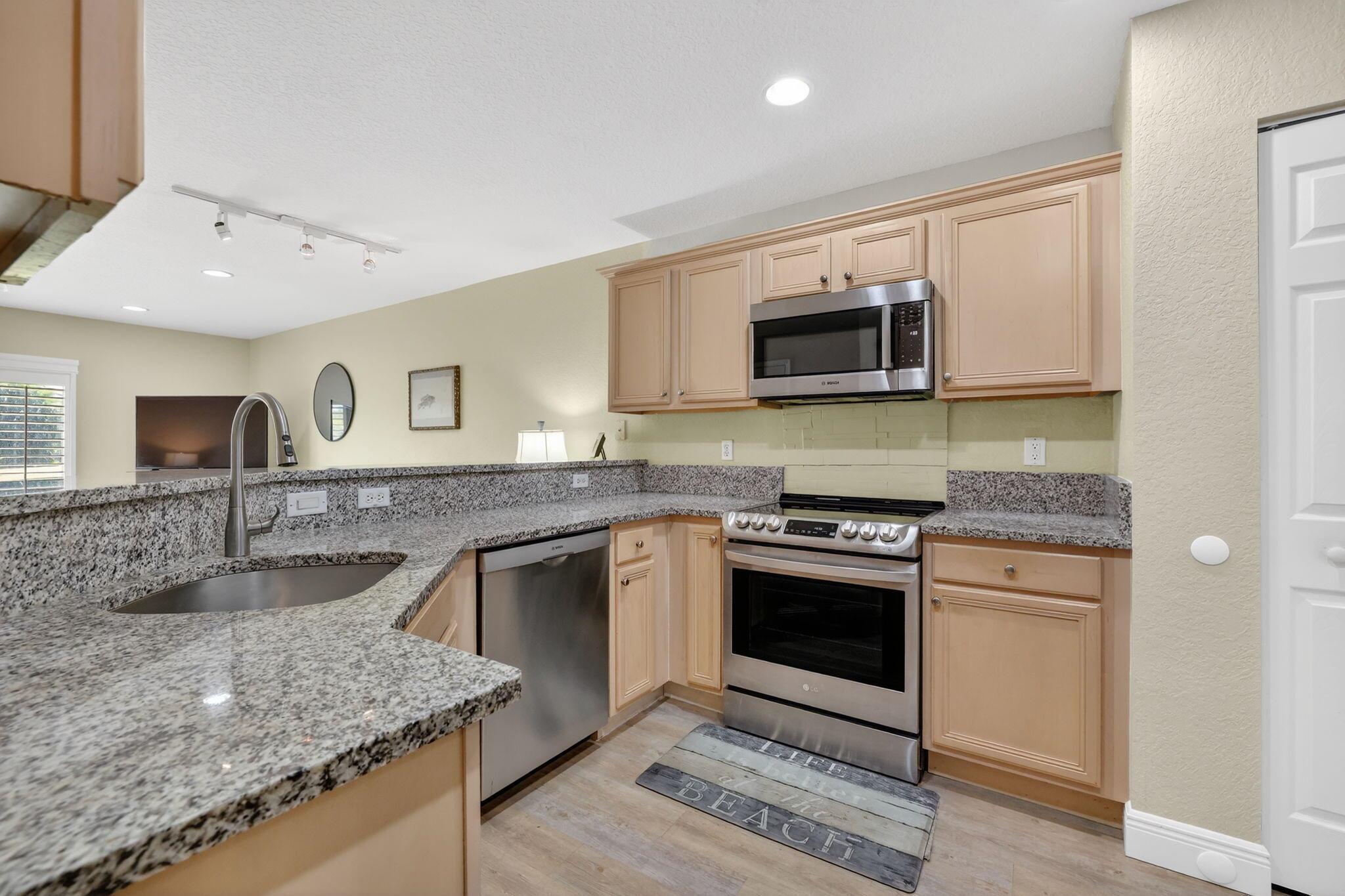 LEXINGTON LAKES - Residential