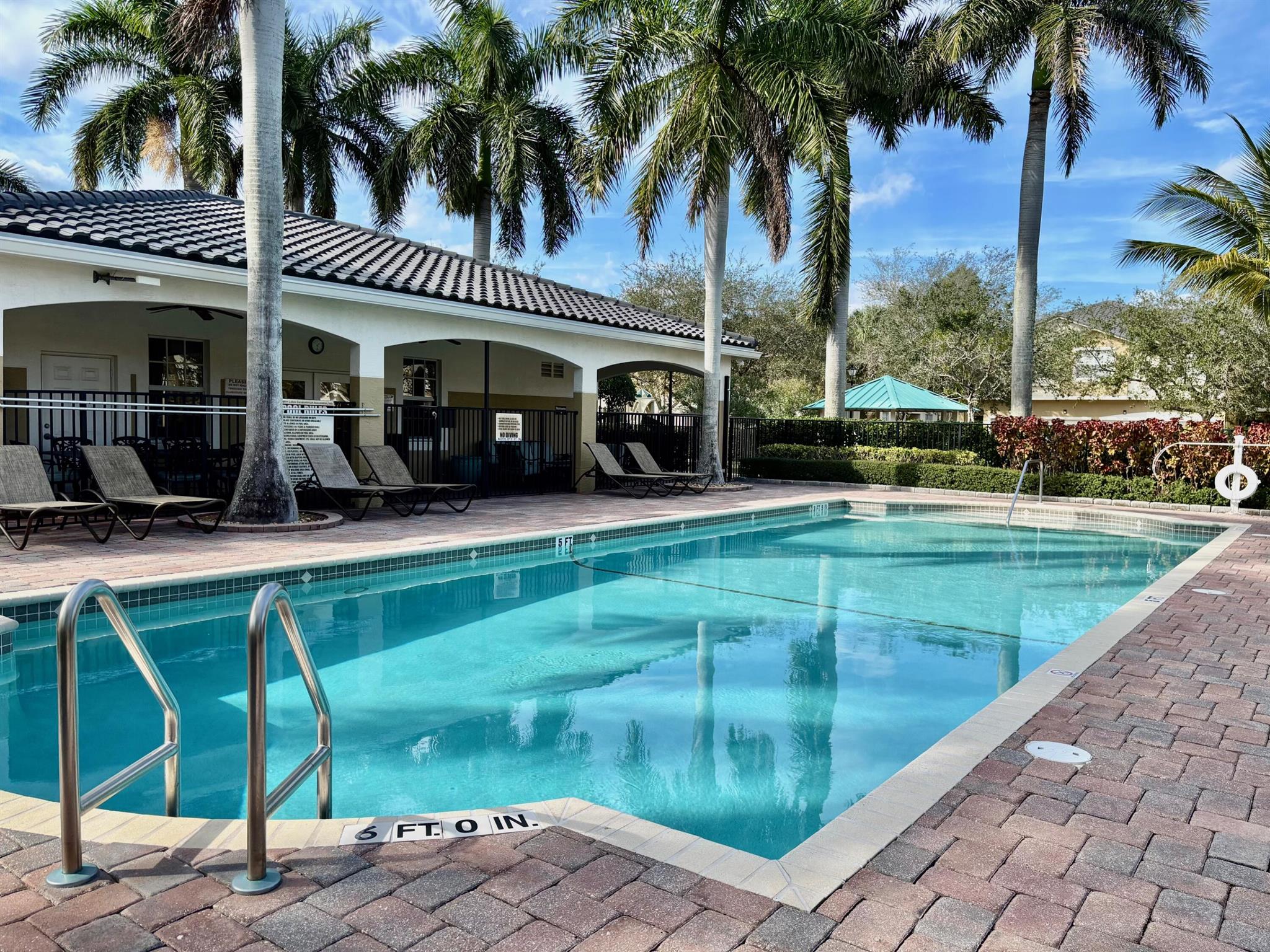 LEXINGTON LAKES - Residential