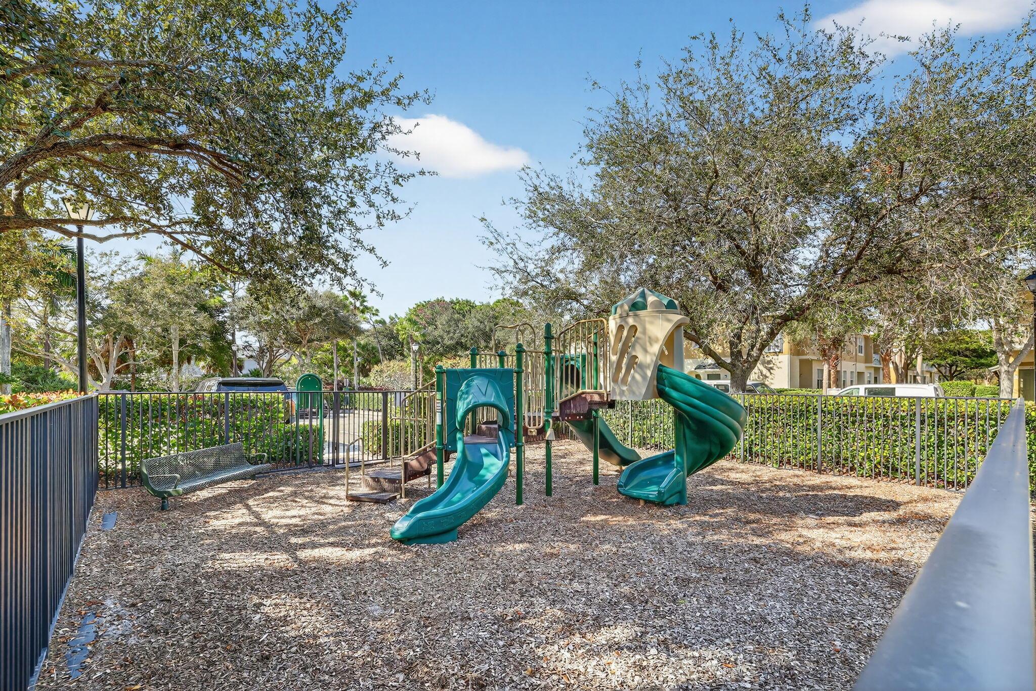 LEXINGTON LAKES - Residential