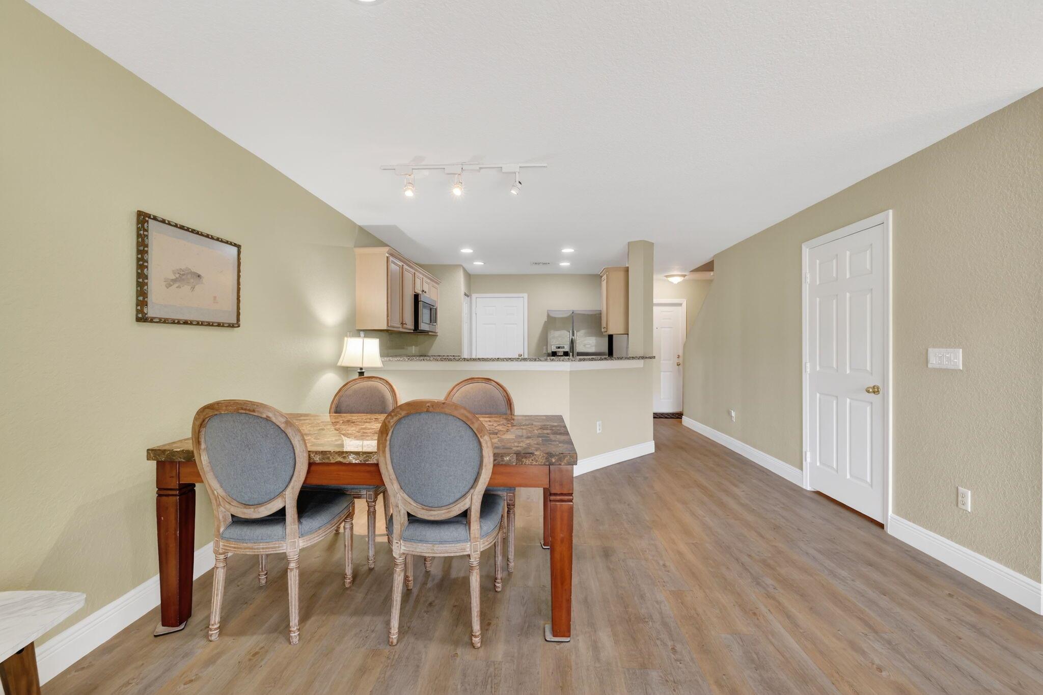 LEXINGTON LAKES - Residential