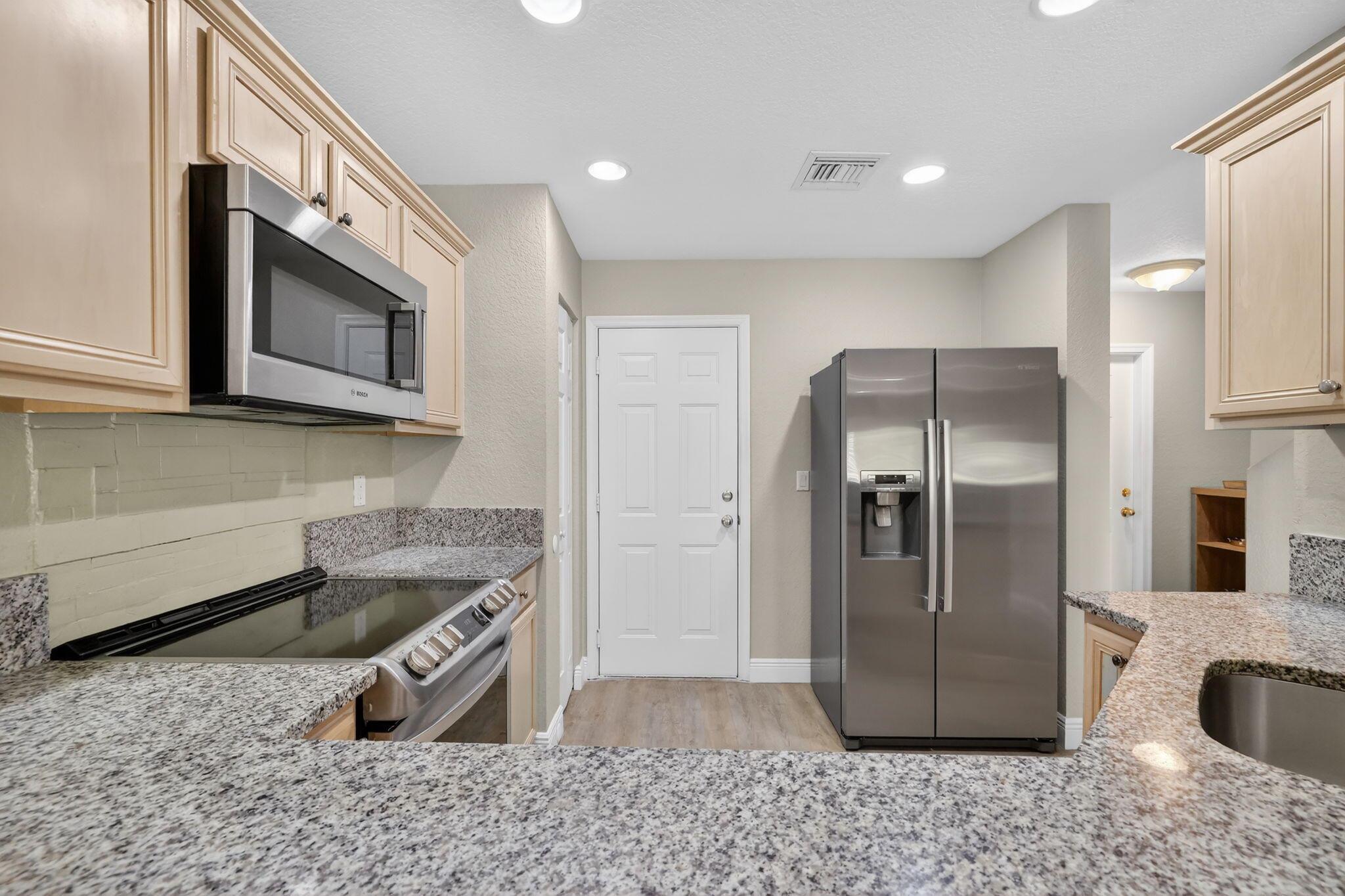 LEXINGTON LAKES - Residential