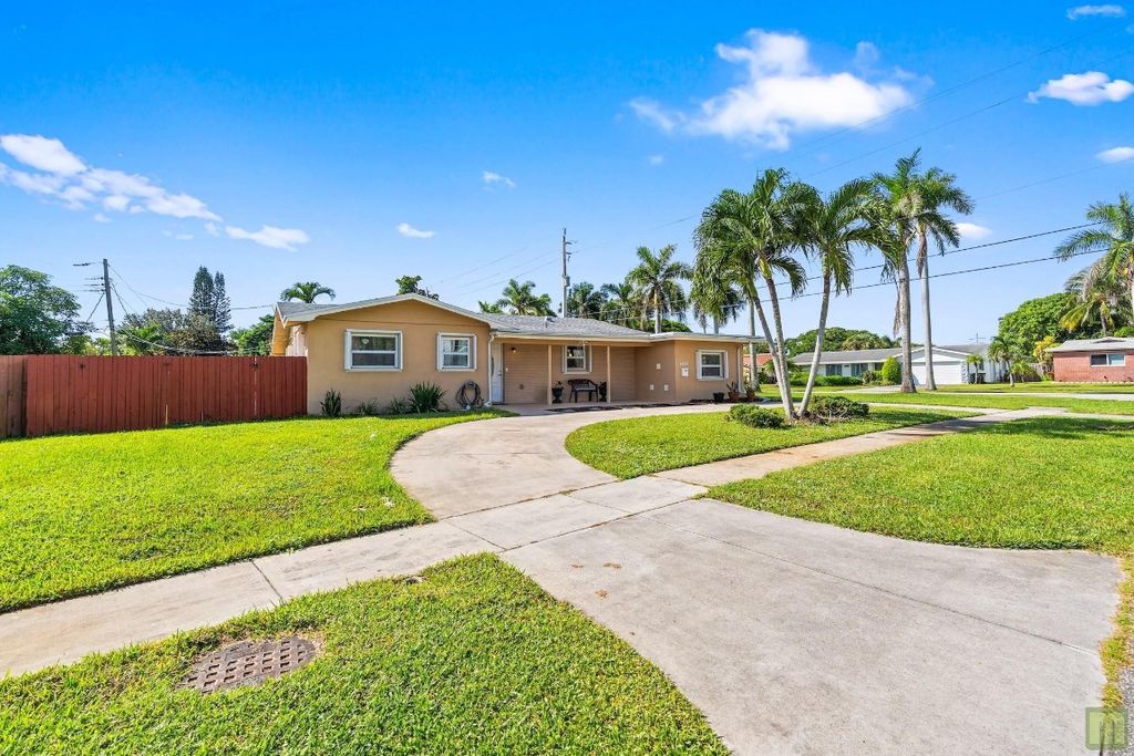 Photo of 4450 NW 10th Street, Coconut Creek, FL 33066 (MLS # F10532578)