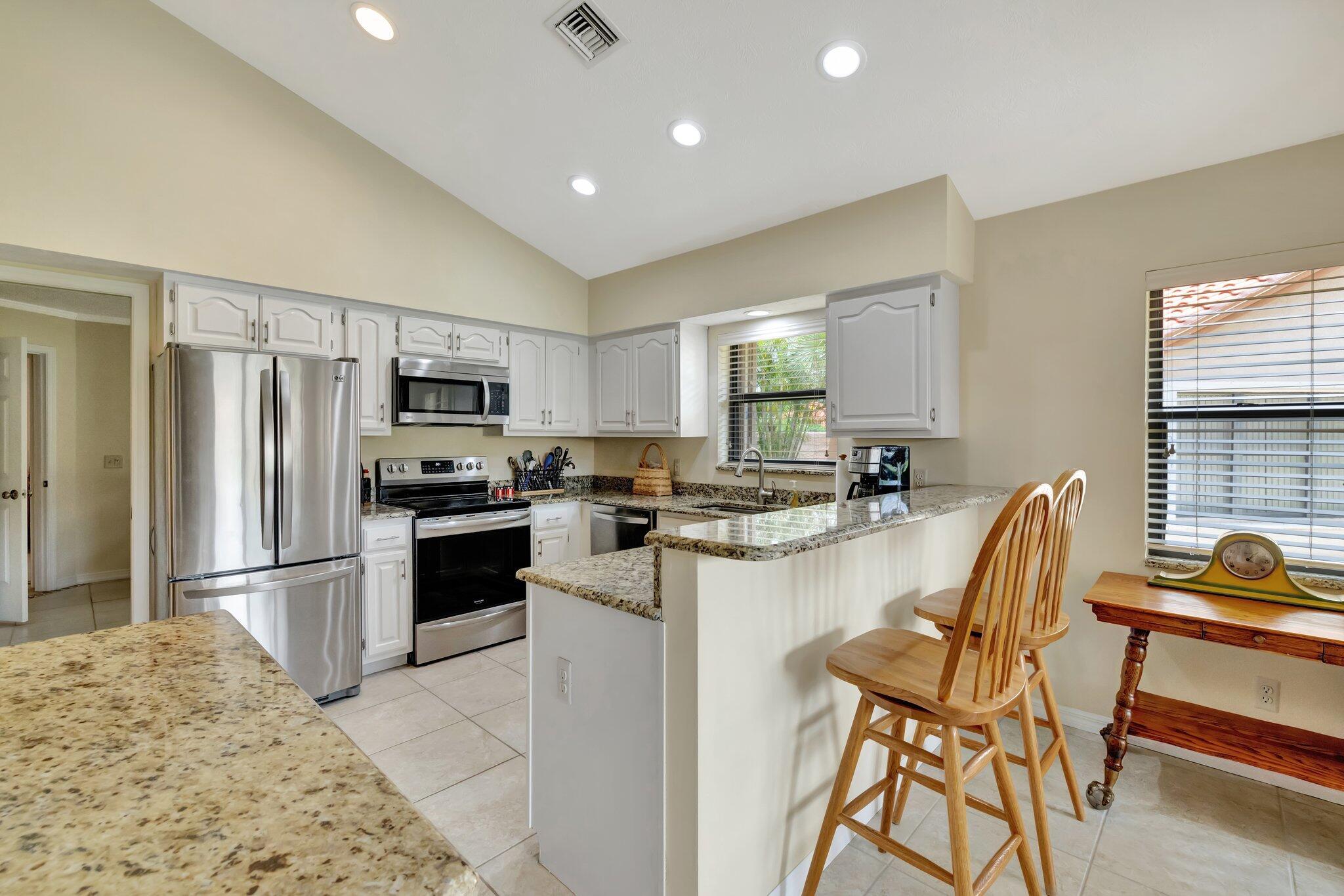 2885 SW Mariposa Circle