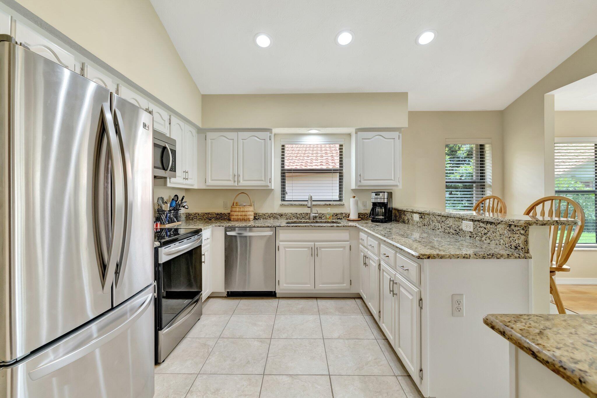 2885 SW Mariposa Circle