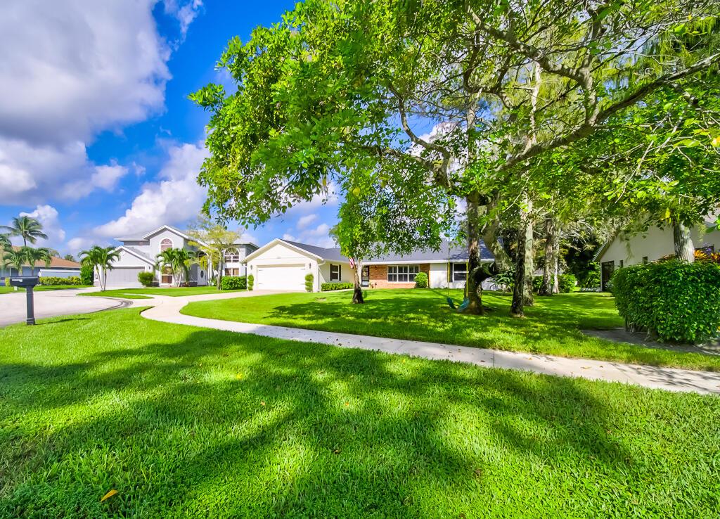 SUGAR POND MANOR OF WELLI - Residential