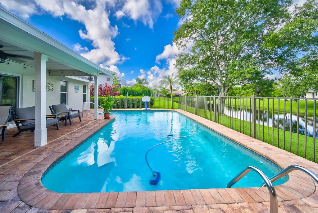 SUGAR POND MANOR OF WELLI - Residential
