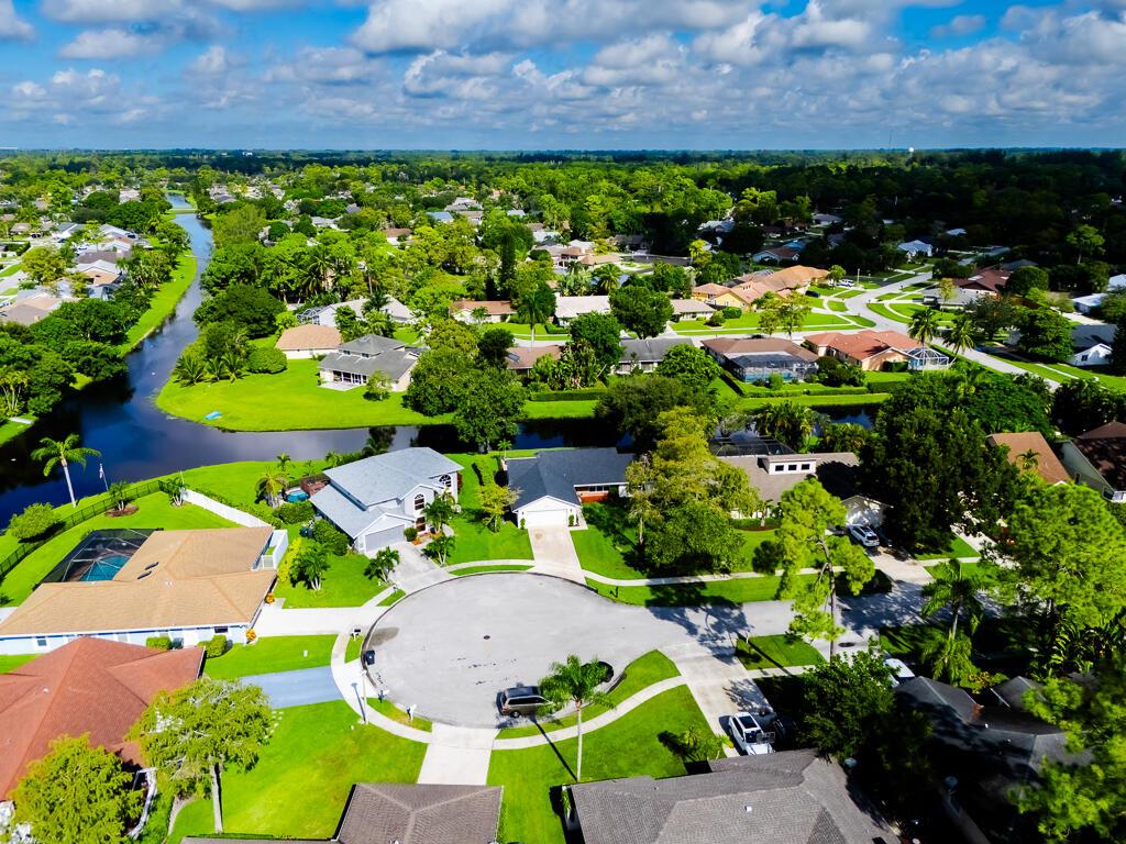 SUGAR POND MANOR OF WELLI - Residential