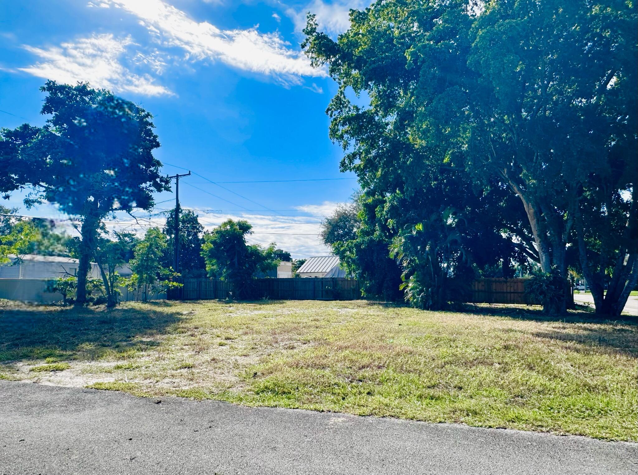 TROPICAL COUNTRY ESTATES - Land