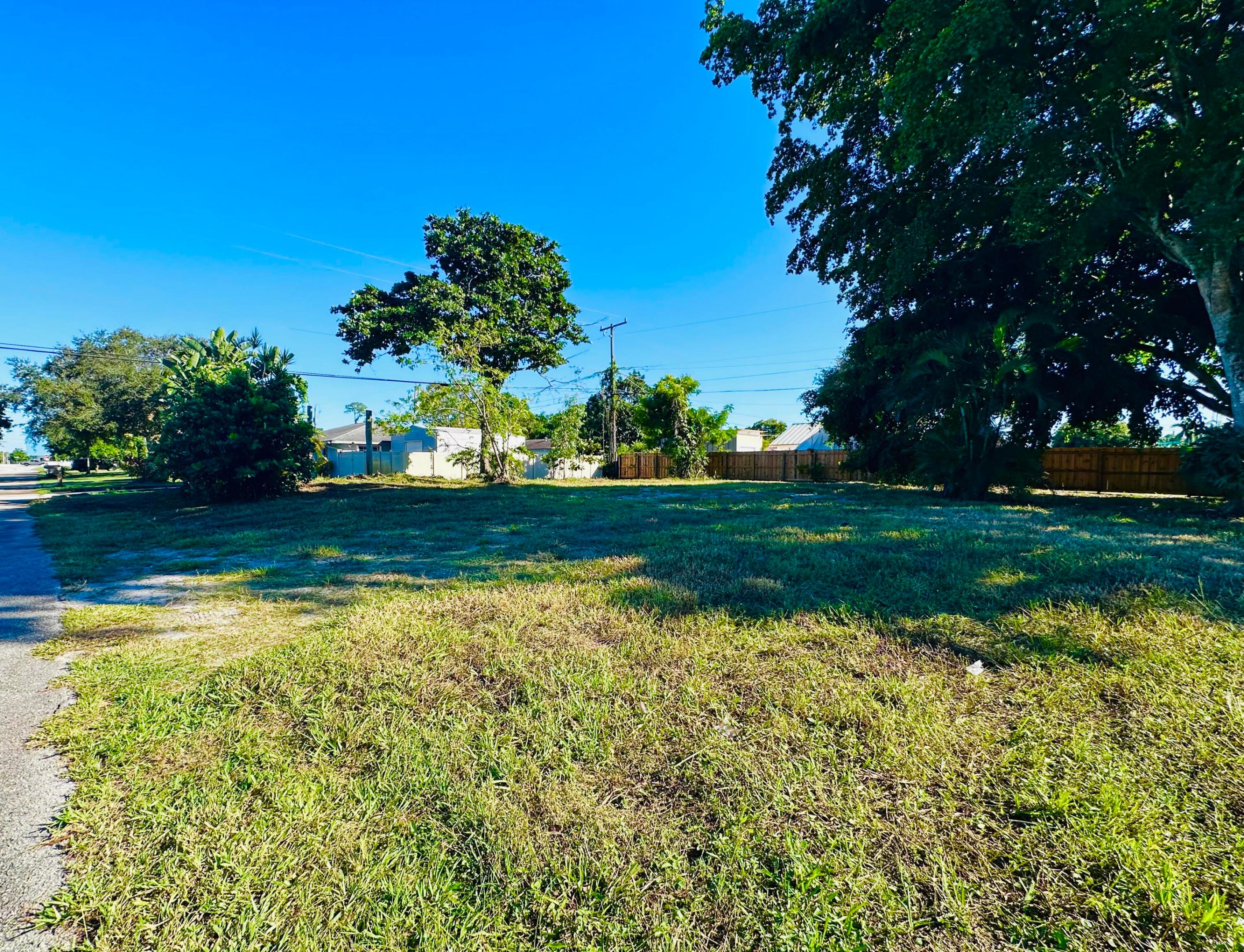 TROPICAL COUNTRY ESTATES - Land