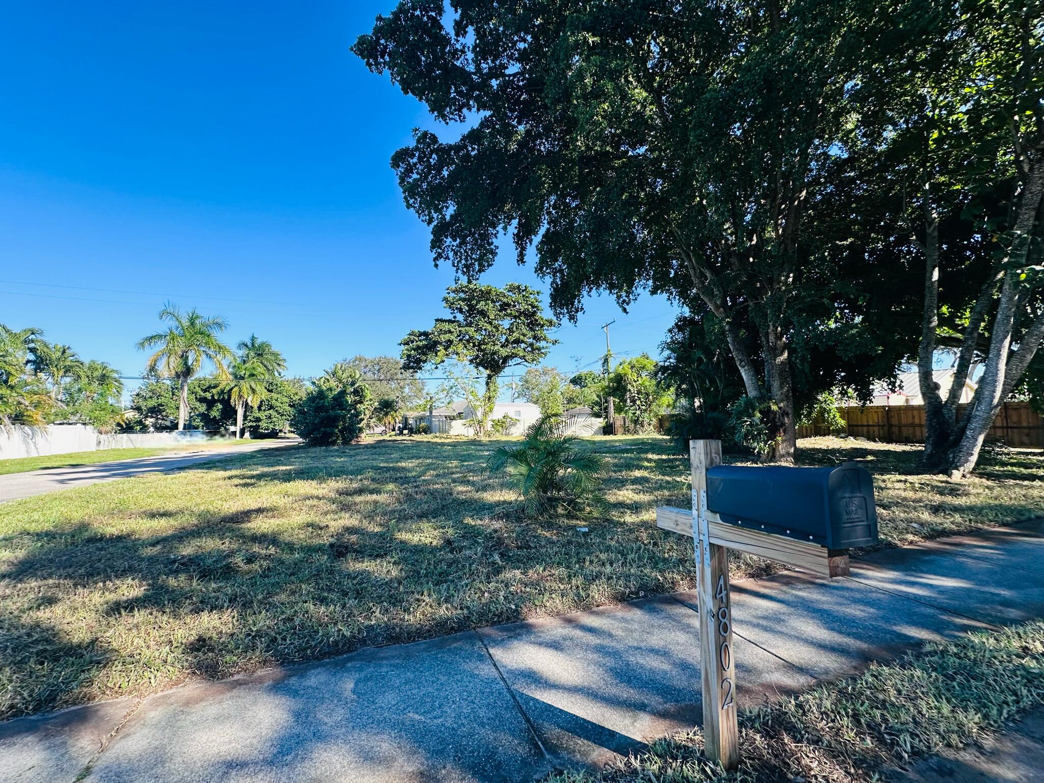 TROPICAL COUNTRY ESTATES - Land